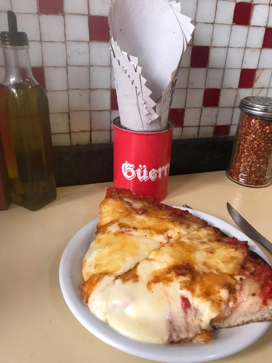 Ag9Agu's tweet photo. Hay miles de pizzas.con gustos especiales. 
Pero Como Esta Ninguna😍 https://t.co/S7OiJl6jQo