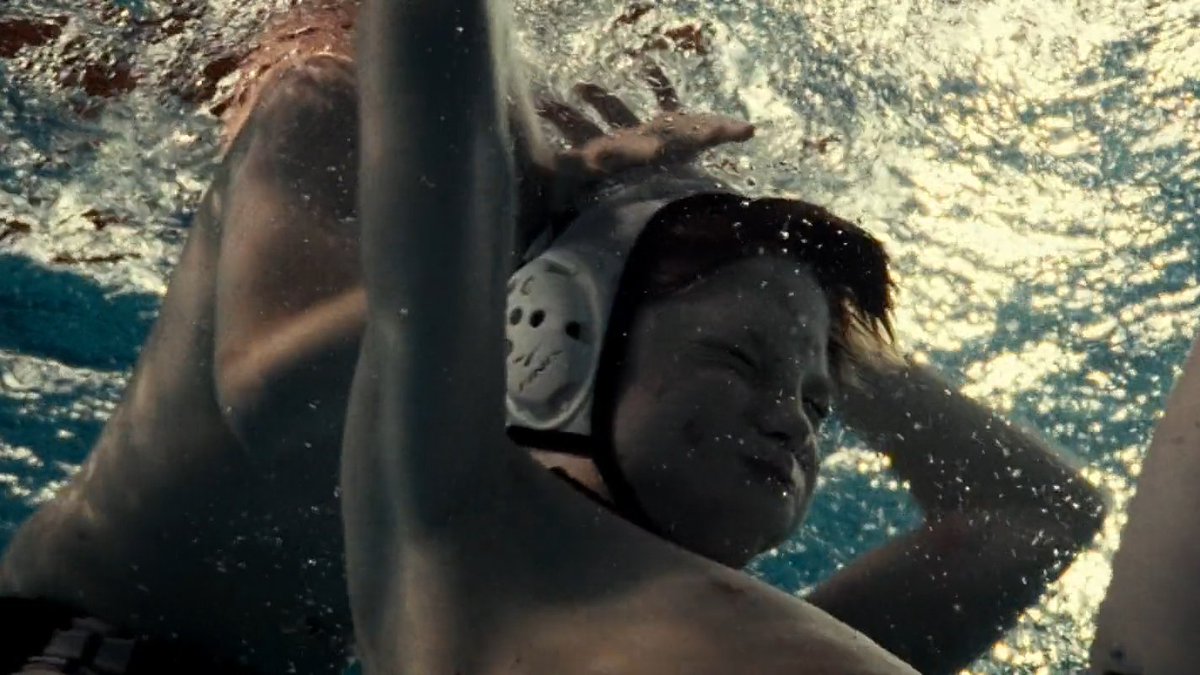 AddPalm's tweet image. #ThePlague (10/10) เบน เด็ก 12 ขวบที่ได้ไปผูกมิตรกับอีไล เด็กที่ไม่มีใครอยากคบเพราะเขาติด "เชื้อโรคร้าย" ที่รักษาไม่หาย มิตรภาพที่ดูไร้พิษภัย ก็ค่อยๆเปลี่ยนเป็นฝันร้าย เมื่อเบนเริ่มพบผื่นและตุ่มแดงผุดขึ้นตามร่างกาย พร้อมสัญญาณบางอย่างที่บ่งบอกว่าเบนกำลังติดเชื้อแบบเดียวกับอีไล