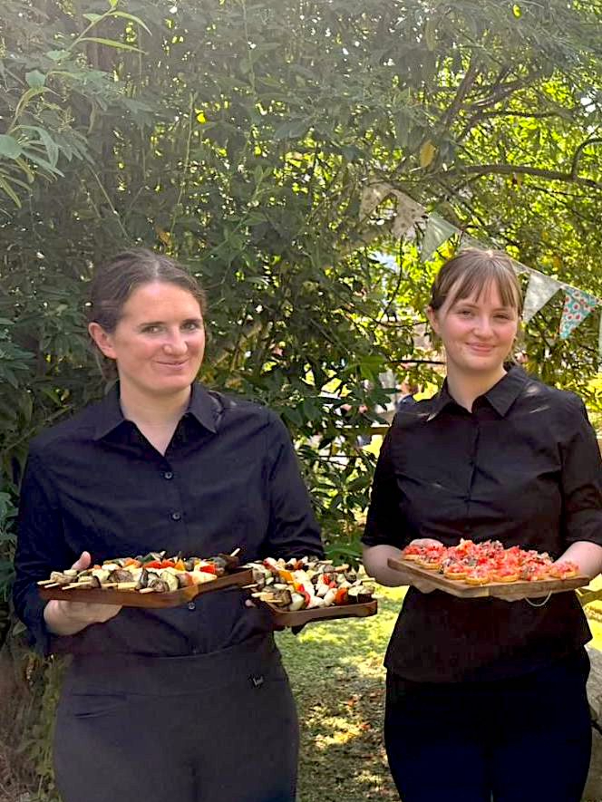 GourmetHog's tweet image. We've been serving clients throughout the UK for over ten years. Our menus, teams, and setups ensure everything goes smoothly on the big day  🎉✨

#SmoothOperations #EventPlanning #TeamworkMakesTheDreamWork