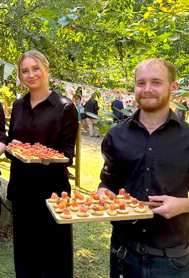 GourmetHog's tweet image. We've been serving clients throughout the UK for over ten years. Our menus, teams, and setups ensure everything goes smoothly on the big day  🎉✨

#SmoothOperations #EventPlanning #TeamworkMakesTheDreamWork