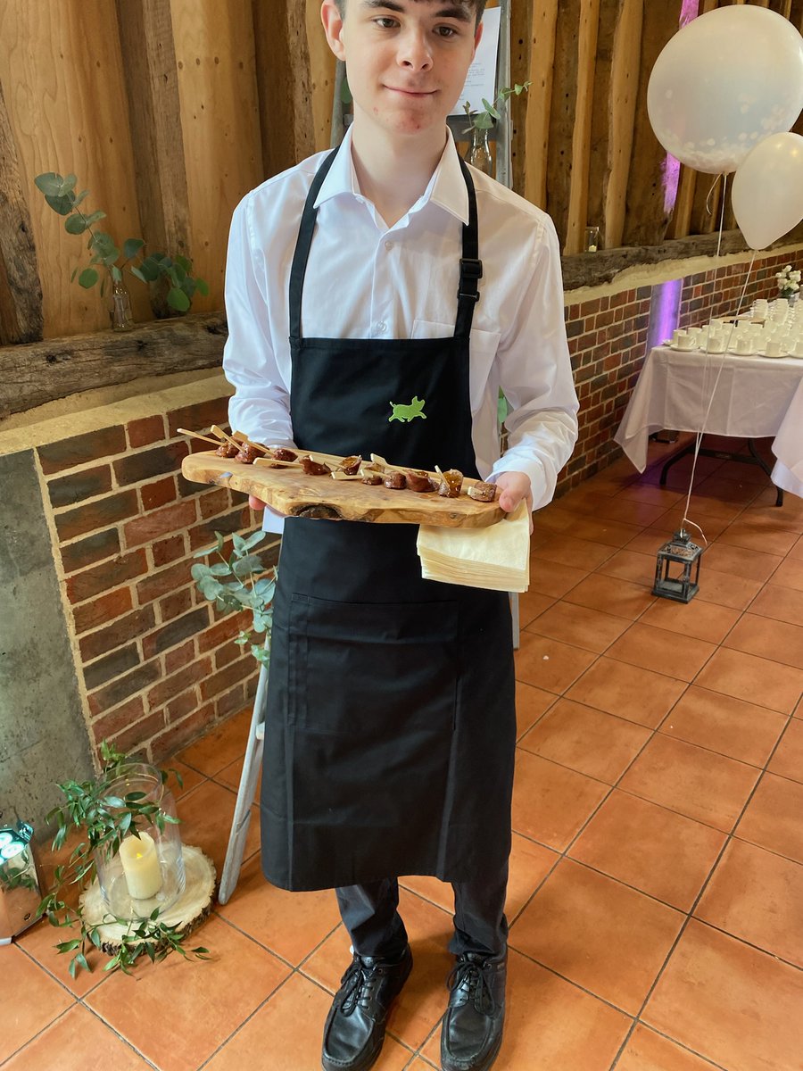 GourmetHog's tweet image. We've been serving clients throughout the UK for over ten years. Our menus, teams, and setups ensure everything goes smoothly on the big day  🎉✨

#SmoothOperations #EventPlanning #TeamworkMakesTheDreamWork