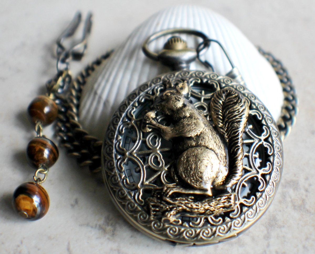 charsfavorite's tweet image. Time to embrace your wild side with our stunning Squirrel pocket watch! Stylish and unique at just $55. Elevate your accessory game today. #PocketWatch #StyleEssentials

Shop Now charsfavoritethings.com/products/squir…