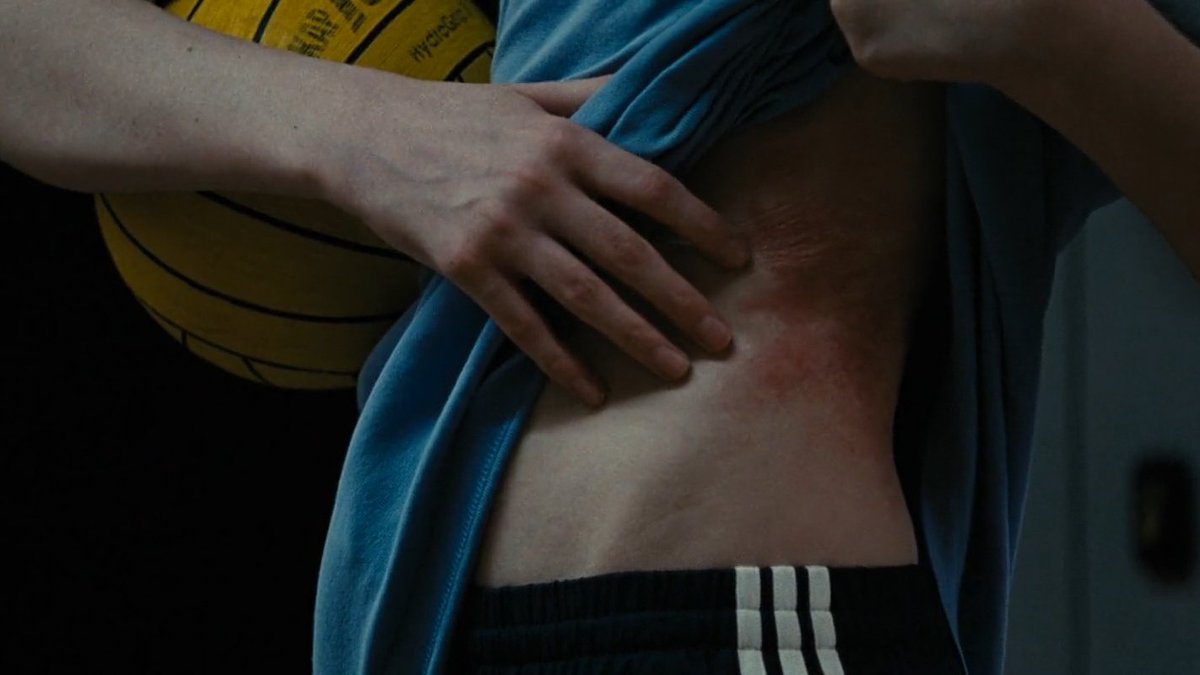 #ThePlague (10/10) เบน เด็ก 12 ขวบที่ได้ไปผูกมิตรกับอีไล เด็กที่ไม่มีใครอยากคบเพราะเขาติด "เชื้อโรคร้าย" ที่รักษาไม่หาย มิตรภาพที่ดูไร้พิษภัย ก็ค่อยๆเปลี่ยนเป็นฝันร้าย เมื่อเบนเริ่มพบผื่นและตุ่มแดงผุดขึ้นตามร่างกาย พร้อมสัญญาณบางอย่างที่บ่งบอกว่าเบนกำลังติดเชื้อแบบเดียวกับอีไล