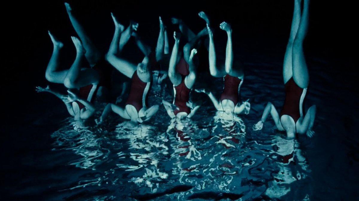 AddPalm's tweet image. #ThePlague (10/10) เบน เด็ก 12 ขวบที่ได้ไปผูกมิตรกับอีไล เด็กที่ไม่มีใครอยากคบเพราะเขาติด "เชื้อโรคร้าย" ที่รักษาไม่หาย มิตรภาพที่ดูไร้พิษภัย ก็ค่อยๆเปลี่ยนเป็นฝันร้าย เมื่อเบนเริ่มพบผื่นและตุ่มแดงผุดขึ้นตามร่างกาย พร้อมสัญญาณบางอย่างที่บ่งบอกว่าเบนกำลังติดเชื้อแบบเดียวกับอีไล