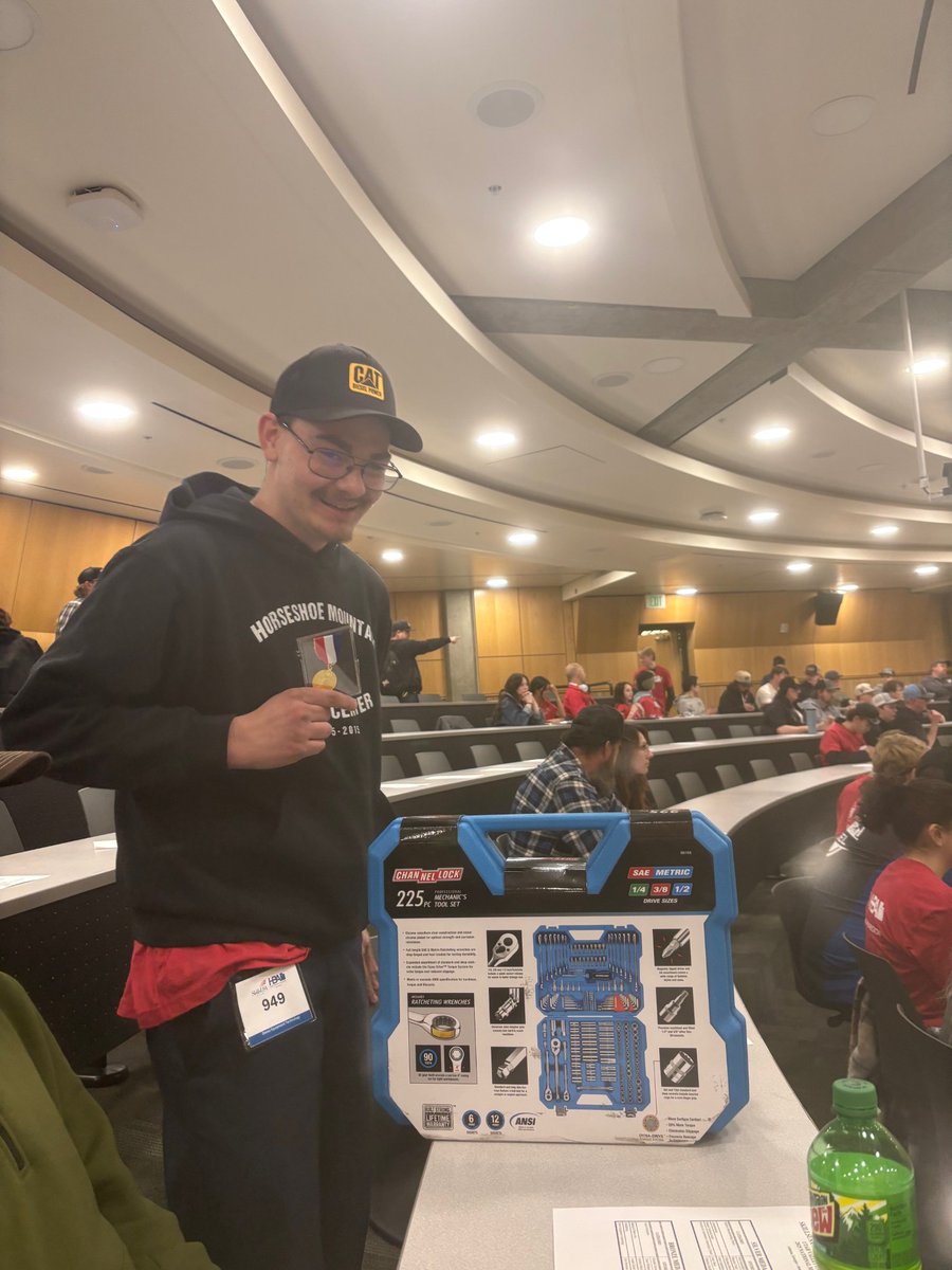 UBTechTitans's tweet photo. #UBTech Diesel recently travelled to Utah Valley University for a regional diesel skills competition. Taw Jackson got first place, and Emmett Bullock finished in the top 12 ⚙️⬆️

Congratulations, Titans of Diesel 💯

#Utah #TheBasin #GearsUp #GoTitans https://t.co/D8iupAgOEw