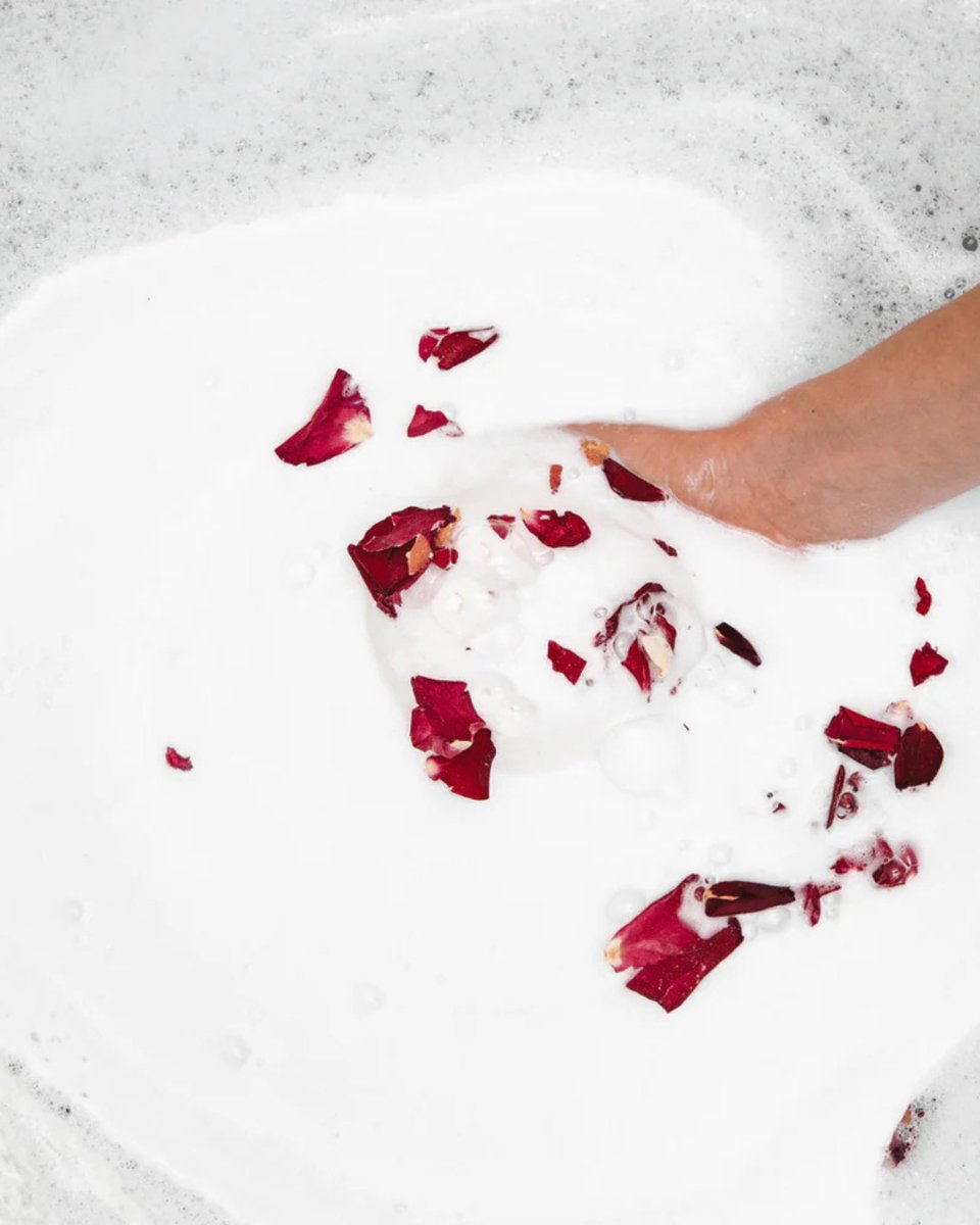 Aphrodite by Bathorium is pure bath romance: melting cocoa, nourishing butters, rose petals adrift. Let the chocolate-rose steam be your nightly escape. Who’s ready for their softest skin yet? ✨ #valentinesdaygift
