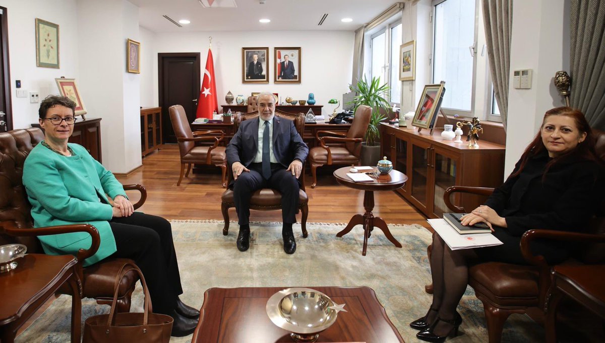 Bakan Yardımcımız Büyükelçi Musa Kulaklıkaya, nezaket ziyareti çerçevesinde Fransa'nın Ankara Büyükelçisi Isabelle Dumont'u kabul etti.

Görüşmede, ikili ilişkilerin yanısıra bölgesel meseleler ele alındı.