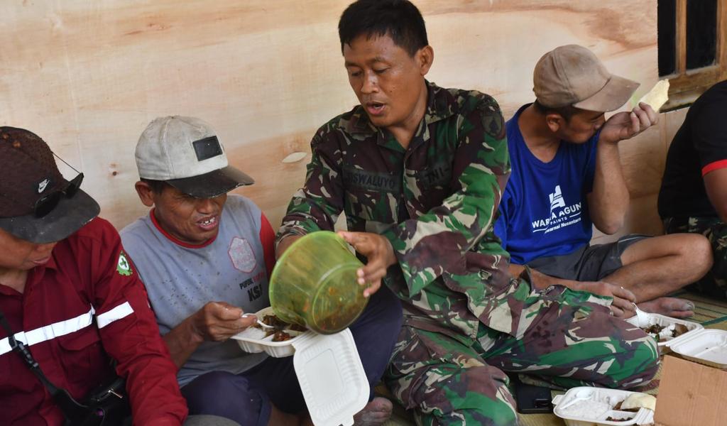 Kodim 0802/Ponorogo dan masyarakat percepat Jembatan Perintis Garuda perkuat konektivitas desa #TNIAD #Kodim0802 #PembangunanDesa #GotongRoyong Simak selengkapnya disini 👇👇👇kodam5brawijaya.tni-ad.mil.id/kodim-0802-pon…