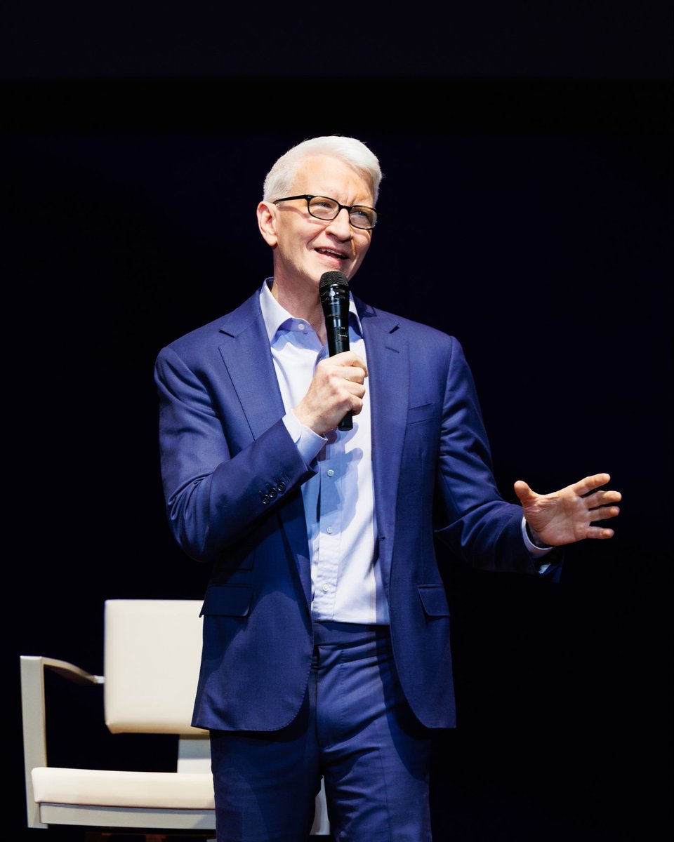 The Chicago Theatre tweet media