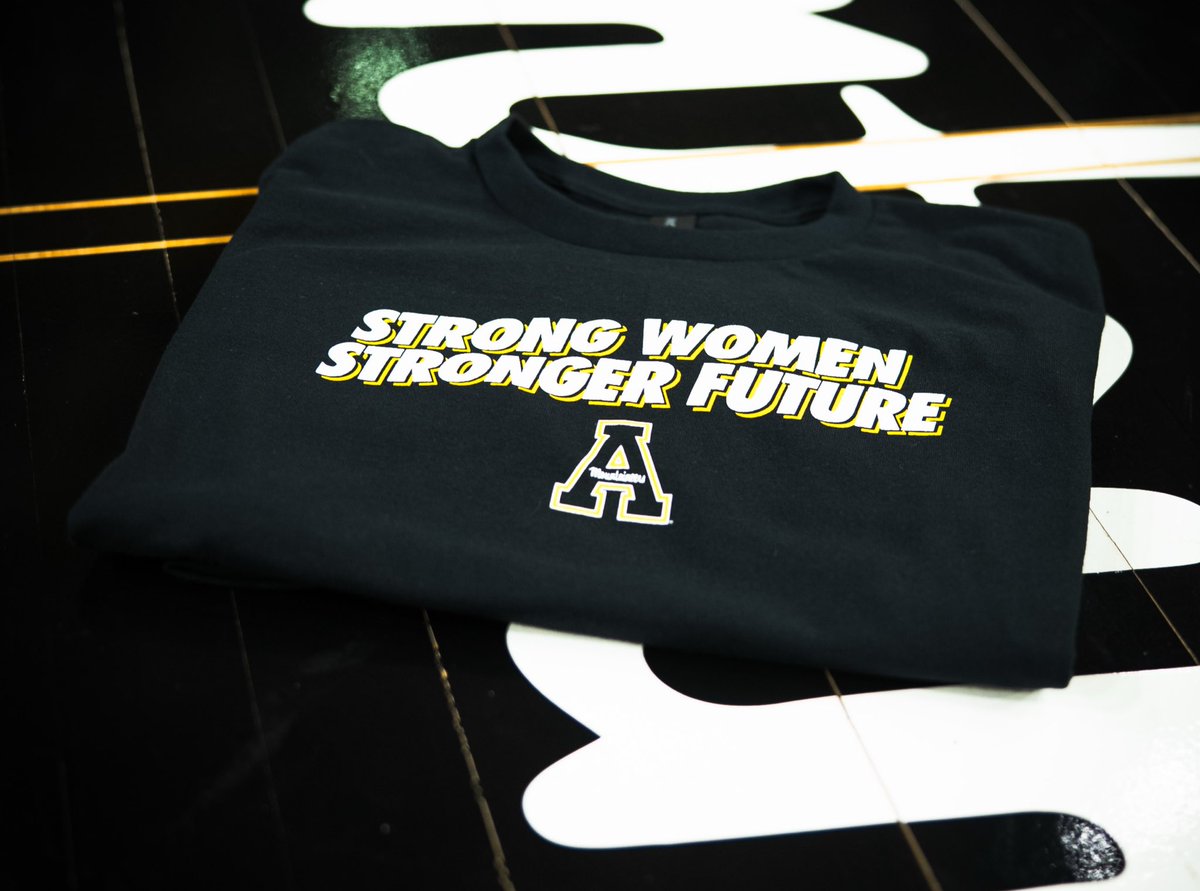 AppStateWBB's tweet photo. 𝙎𝙏𝙍𝙊𝙉𝙂 𝙒𝙊𝙈𝙀𝙉 | 𝙎𝙏𝙍𝙊𝙉𝙂𝙀𝙍 𝙁𝙐𝙏𝙐𝙍𝙀

Free NGWSD shirts are available for the first 2️⃣0️⃣0️⃣ fans at our National Girls &amp; Women in Sports Day game vs. James Madison tonight! 

#RareAir https://t.co/vwSAdx7FcJ