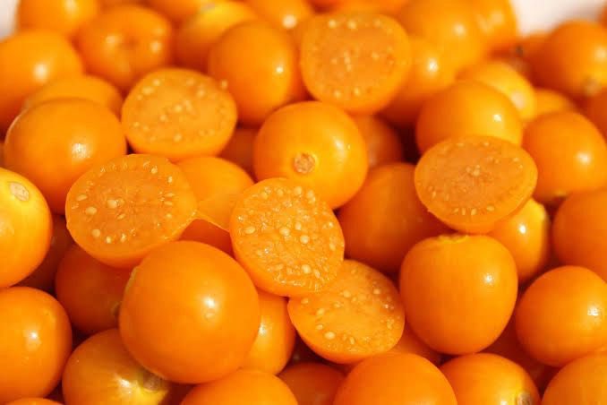 JorgeEmilioRey's tweet photo. Hemos llegado al tercer puesto en el ranking de departamentos con el mayor porcentaje de incremento de exportaciones del país. En 2025, #Cundinamarca alcanzó exportaciones por 2.833 millones de dólares, cerca del 5,6 % del total nacional, con un crecimiento del 3 % frente a 2024, manteniendo una tendencia positiva y sostenida.

Este resultado es reflejo del fortalecimiento de sectores estratégicos para nuestra economía. La agroindustria ha sido protagonista, con especial impulso a las frutas exóticas, entre ellas la gulupa, la granadilla, el maracuyá y, en especial, la uchuva, producto del cual somos líderes mundiales, con alta demanda en mercados como Países Bajos, Estados Unidos y Alemania.

Las exportaciones no minero-energéticas fueron de gran impacto en este desempeño. En 2025 representaron más del 52 % del total. Alimentos procesados, café especial, químicos, cosméticos y farmacéuticos ampliaron su presencia en mercados internacionales, demostrando que desde este territorio se puede competir, diversificar y crecer con valor agregado.

Todo esto ocurre, entre otros factores, porque desde la Gobernación (@CundinamarcaGob) brindamos apoyo permanente a los productores, apostándole a la tecnificación, facilitando el acceso a líneas de crédito y acompañándolos desde la Agencia de Comercialización (@comercialcundi) con encadenamientos comerciales que permiten dar el salto de vender en el mercado nacional al internacional.