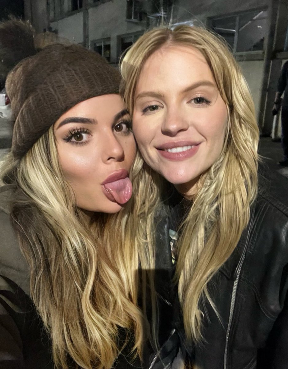 julya com ípsilon tweet media