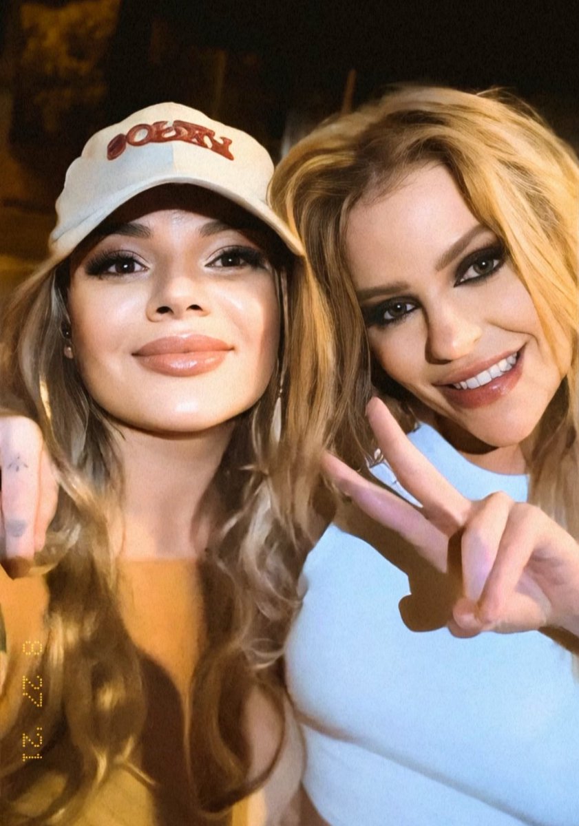 julya com ípsilon tweet media