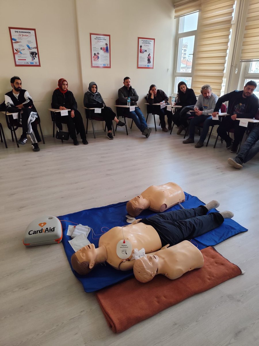 İl Milli Eğitim Müdürlüğümüz İlk Yardım Uzmanları İlk Yardım Yenileme eğitimlerine devam ediyorlar ⁦<a href="/meb_dhgm/">Destek Hizmetleri Genel Müdürlüğü</a>⁩ <a href="/omurfatih/">Ömür Fatih Karakullukçu</a>⁩ ⁦⁦<a href="/mebisgb/">İşyeri Sağlık ve Güvenlik Birimi Daire Başkanlığı</a>⁩ <a href="/ozkan_meb/">Özkan AVCI</a>⁩ ⁦<a href="/MalatyaMem/">MALATYA İL MİLLİ EĞİTİM MÜDÜRLÜĞÜ</a>⁩ ⁦<a href="/behcet_bakir/">behçet bakır 🇹🇷</a>⁩ ⁦<a href="/MAvsar44/">Avşar</a> <a href="/GlcanKILIN3/">Gülcan KILINÇ</a>