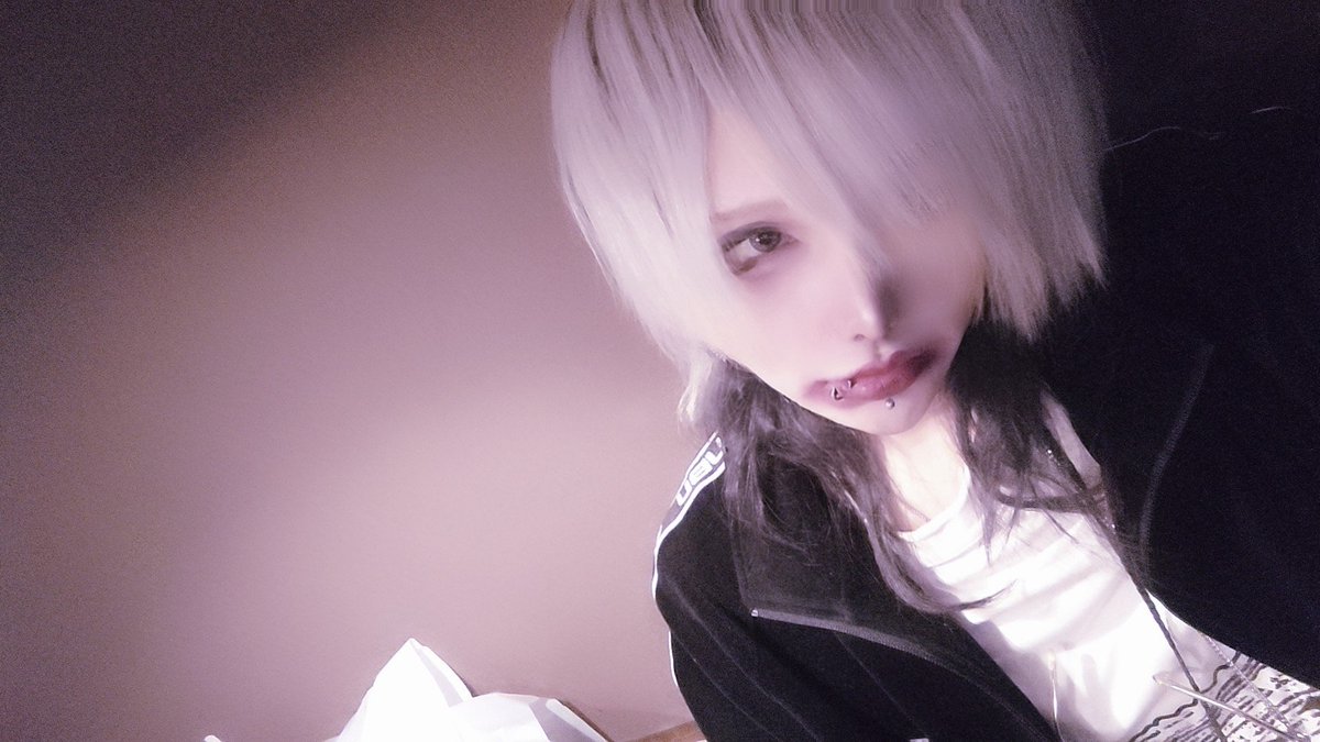 楪まな。 tweet media