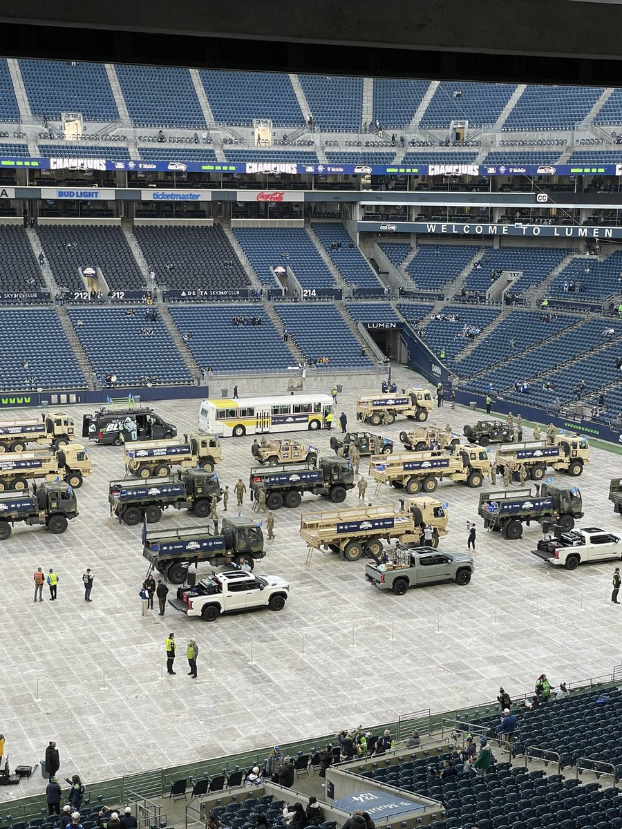 thehoffather's tweet photo. Seattle socialists hate capitalism, police, and the military until they need law enforcement to close streets and vehicles to escort a football team in a parade https://t.co/GOYeJHaAOq
