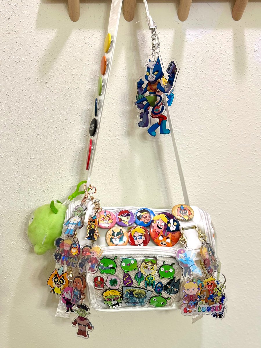 finaIspace's tweet photo. finally made a #finalspace ita bag with a bunch of the trinkets i’ve collected over the years 🎀💖 i’m so happy with how it turned out https://t.co/TaipSDG6gU