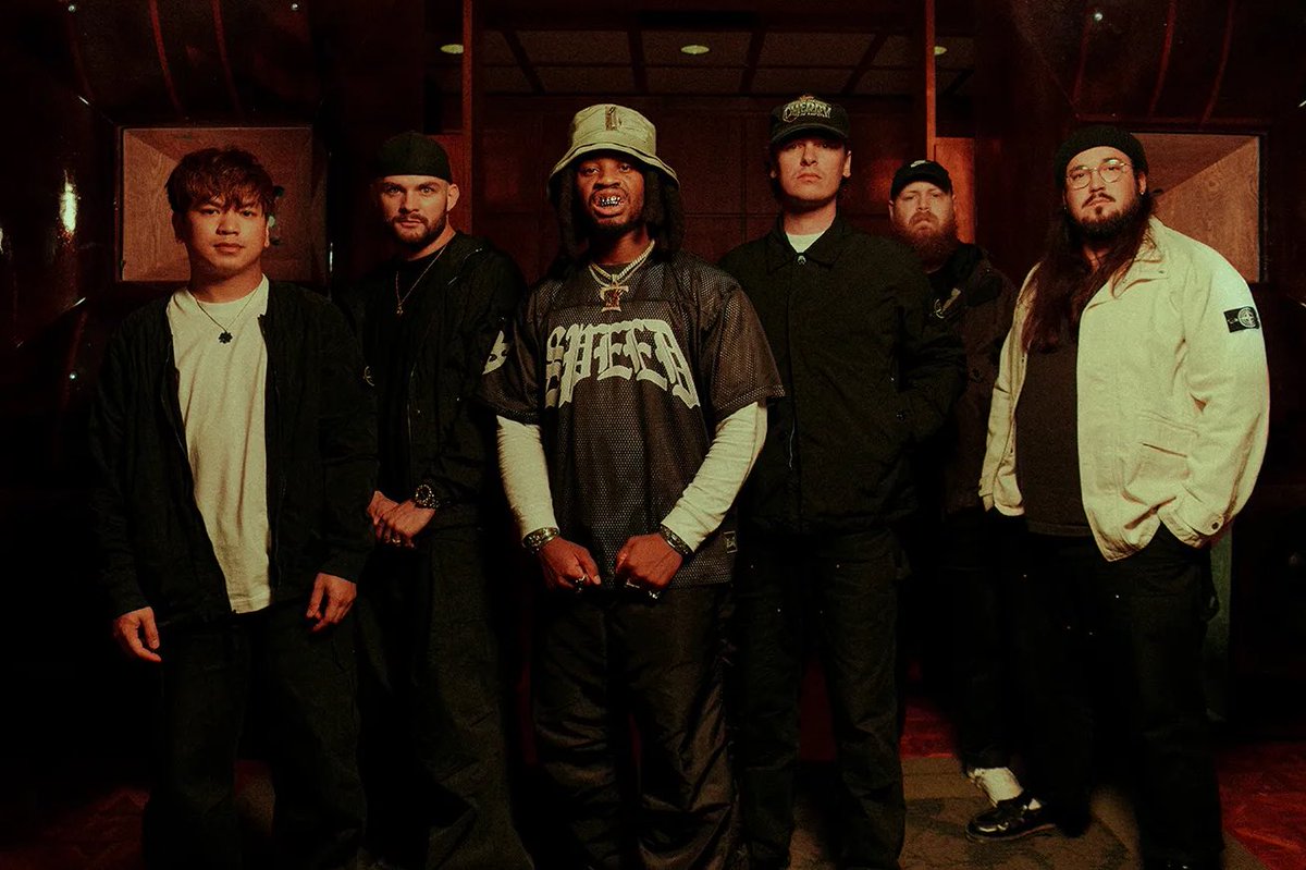 Discog_Pod's tweet photo. Been a fan of Knocked Loose since Laugh Tracks and it’s been so fun because it’s just been 10 consecutive years of winning

Watching this band perfect their sound and ascend to the top of the scene while arguably getting heavier has been incredible. The perfect antithesis to the idea that bands have to sell their souls to Octane to find success

Coachella, Lollapalooza, Jimmy Kimmel, and now a Denzel Curry feature without ever watering down their sound

They regularly get opportunities to put heavy music in front of new audiences and they knock it out of the park every time. They really are the best ambassadors heavy music could ask for