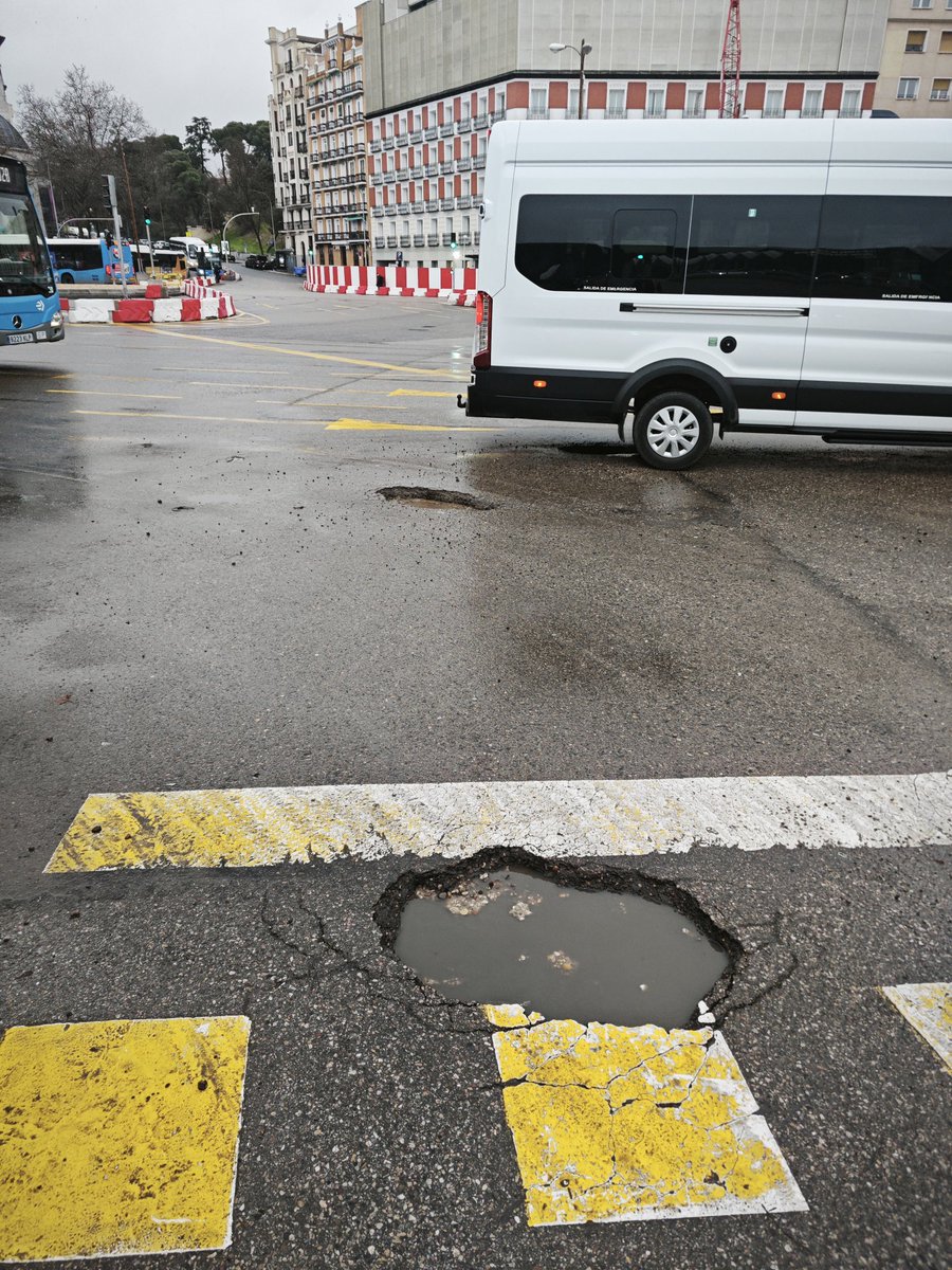 l______sr's tweet image. las fallas no eran en Valencia? @Lineamadrid