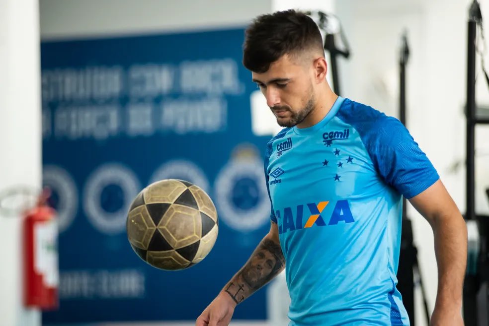 Arrascaeta revela 'rebeldia' no início da sua trajetória no Brasil: ‘Olho pra trás e fico impressionado com as coisas que eu fazia’.

“Já fiz muita besteira, principalmente no Cruzeiro, quando eu era mais novo. Quando eu não gostava de uma coisa, fazia o que queria. Teve uma