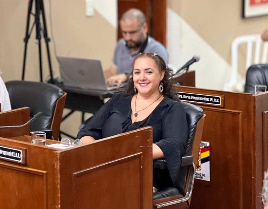 NatyEn's tweet photo. Hoy presenté dos minutas importantes para nuestra comunidad 🙌🏼

Solicité el mantenimiento y limpieza de la USF del barrio Fátima, además de la adecuación de un espacio para estacionamiento, pensando en los pacientes que acuden diariamente.

También pedí evaluar la asignación https://t.co/J3jRRhztMO