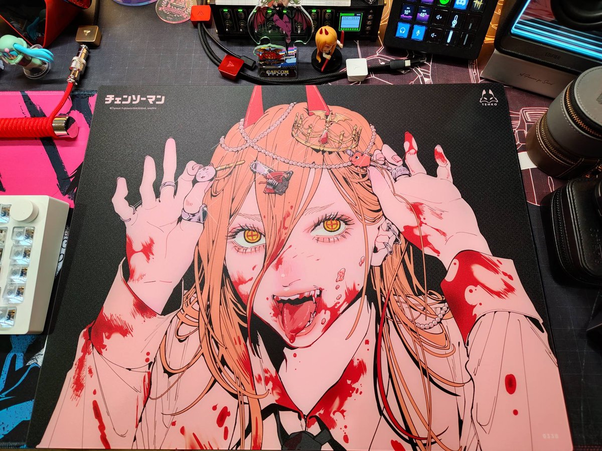 My first glass mousepad has arrived! I went with the Chainsaw Man