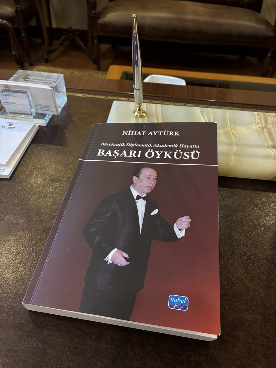 _a_sezer's tweet photo. Saygıdeğer Nihat Aytürk Beyefendi’nin “Bürokratik, Diplomatik ve Akademik Hayatta Başarı Öyküsü” adlı eserini imzalayarak nazik takdimi dolayısıyla kendilerine teşekkür ediyorum. https://t.co/E2koY5bNFr