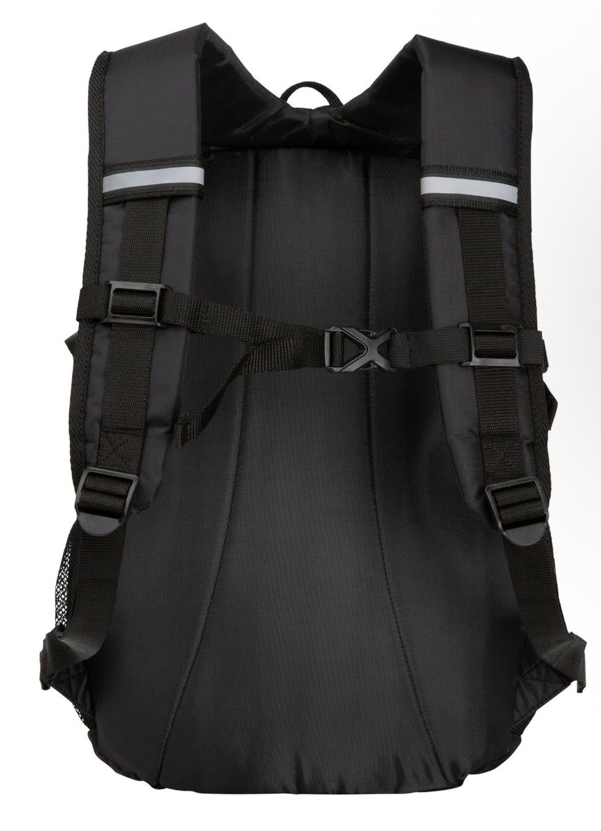 CoachJayGray's tweet photo. @FBIDDBongino @FBI 

Hey! 
Giving the camera video and the reflectors on the backpack shoulder strap, the backpack is a Ozark Trail backpack from Walmart. You see when the guy turns around from the camera. There is a triangle looking area that flashes. Where the label is. https://t.co/VEEj4tJJXV