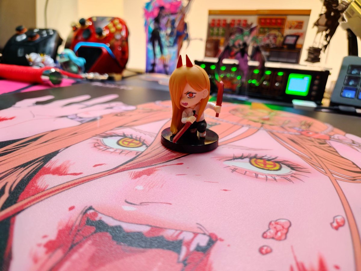 My first glass mousepad has arrived! I went with the Chainsaw Man
