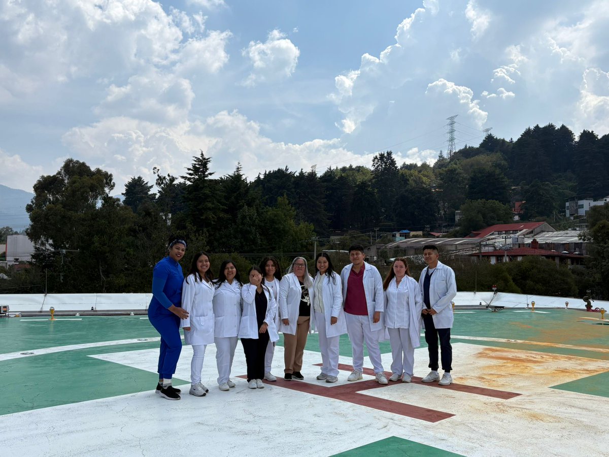 MexicoBrig58480's tweet photo. No solo se trata de salvar vidas,la docencia también es un pilar importante,en la formación de los medicos que salvarán esas vidas.Que más bonito que dejar huellas en esos estudiantes que se forman académicamente en en Hospital General de Cuajimalpa.CDMX https://t.co/PD8FurQHJw