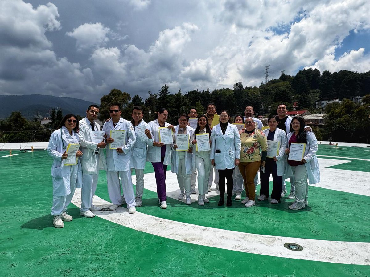 MexicoBrig58480's tweet photo. No solo se trata de salvar vidas,la docencia también es un pilar importante,en la formación de los medicos que salvarán esas vidas.Que más bonito que dejar huellas en esos estudiantes que se forman académicamente en en Hospital General de Cuajimalpa.CDMX https://t.co/PD8FurQHJw