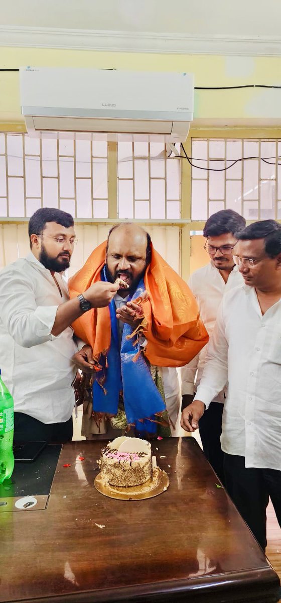 SameerK73645509's tweet photo. Warm birthday wishes to Mr. Arshad Sheikh, Chairman, GHCC Minority Department.

Your dedication towards strengthening the Congress Party and working for minority welfare is truly commendable. Wishing you good health, success, and many more years of impactful public service… https://t.co/dbw9HJmFcI