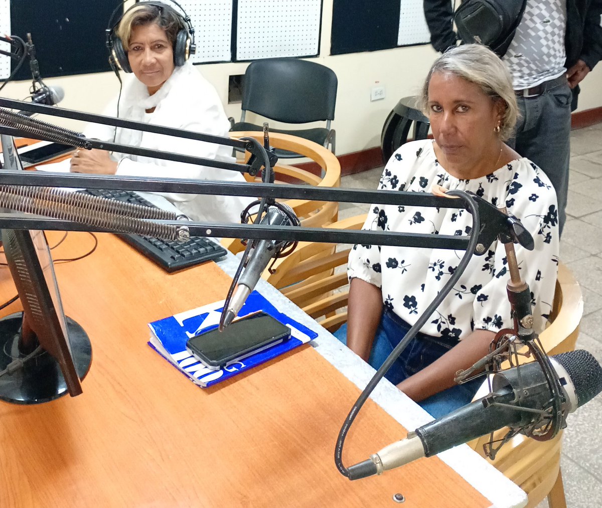 #EducaciónGuantánamo brinda información sobre las medidas adoptadas en la Enseñanza Secundaria Básica a partir de la situación energética que vive #Cuba ,<a href="/DiazCanelB/">Miguel Díaz-Canel Bermúdez</a> <a href="/DrRobertoMOjeda/">Dr. Roberto Morales Ojeda</a> <a href="/naimatrujillob/">Naima Ariatne Trujillo Barreto</a> <a href="/PartidoPCC/">Partido Comunista de Cuba</a> <a href="/villafruel900/">Raquel Laviste Villafruela</a> <a href="/yoeaberob1/">Yoel Perez Garcia</a> <a href="/AlisAzahares/">Alis Azahares</a> <a href="/nancyguantanamo/">Nancy Leliebre Revilla | Comunicación Social</a> .