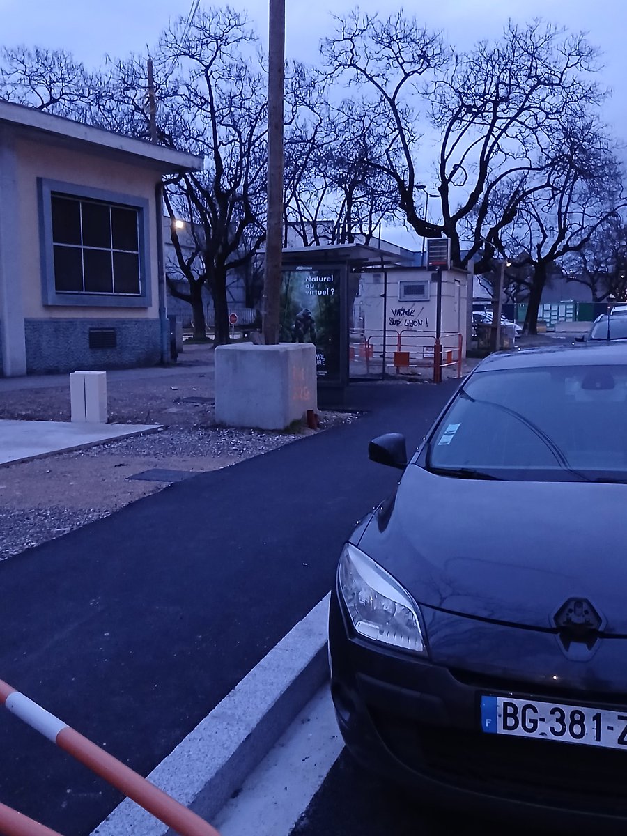 GMichalon69's tweet photo. @InfoBusLyon Je viens de passer devant et je n'ai rien en affichage ?🤔 https://t.co/PKVmIXUZCR