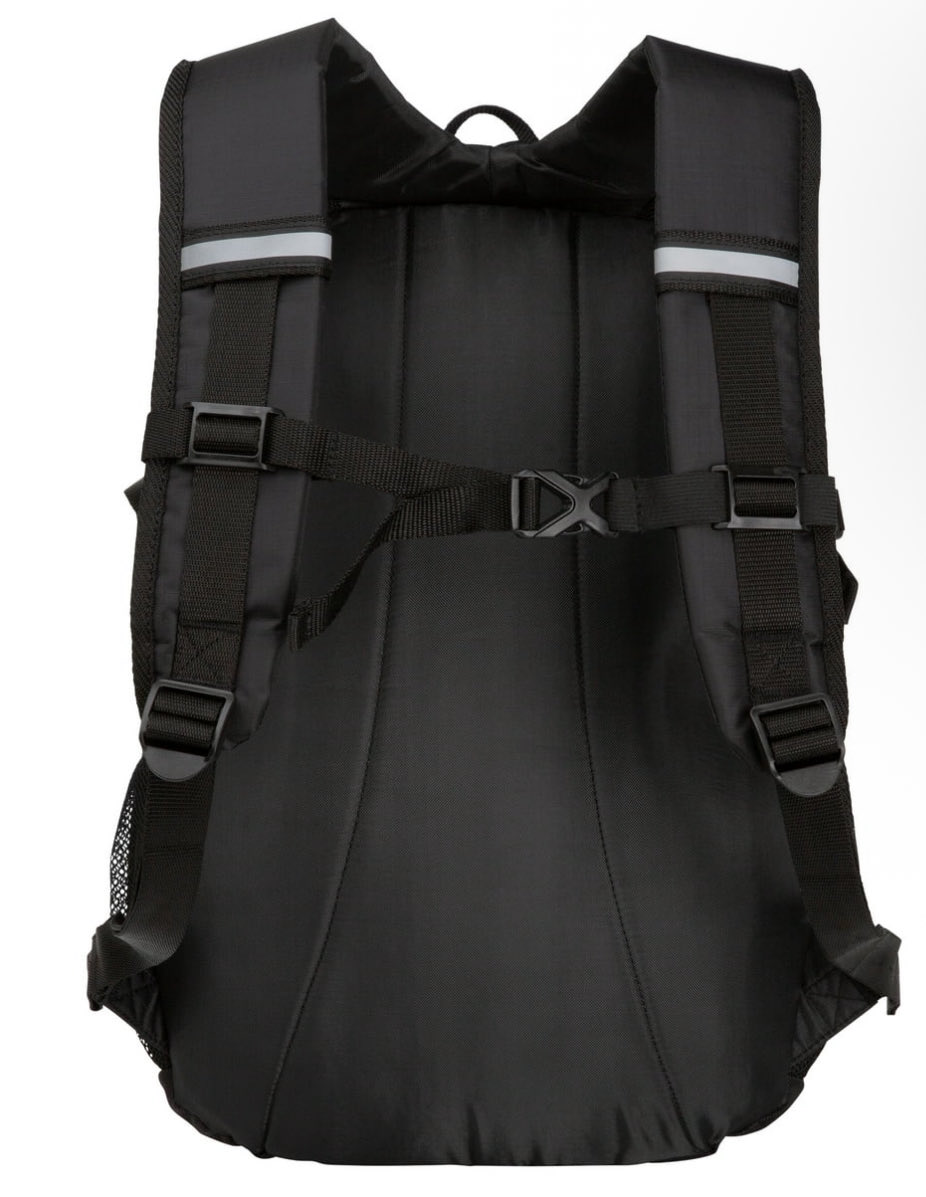 CoachJayGray's tweet photo. @elonmusk @FBI 

Hey! 
Giving the camera video and the reflectors on the backpack shoulder strap, the backpack is a Ozark Trail backpack from Walmart. You see when the guy turns around from the camera. There is a triangle looking area that flashes. Where the label is. https://t.co/rrXlTi9tIG