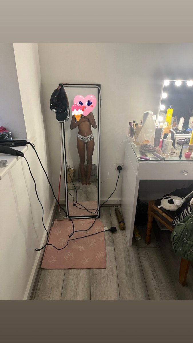MySpace_Crafts0's tweet photo. Current #bodychecktwt can’t wait till my bones start showing 😪 https://t.co/CxQTa8Szb1