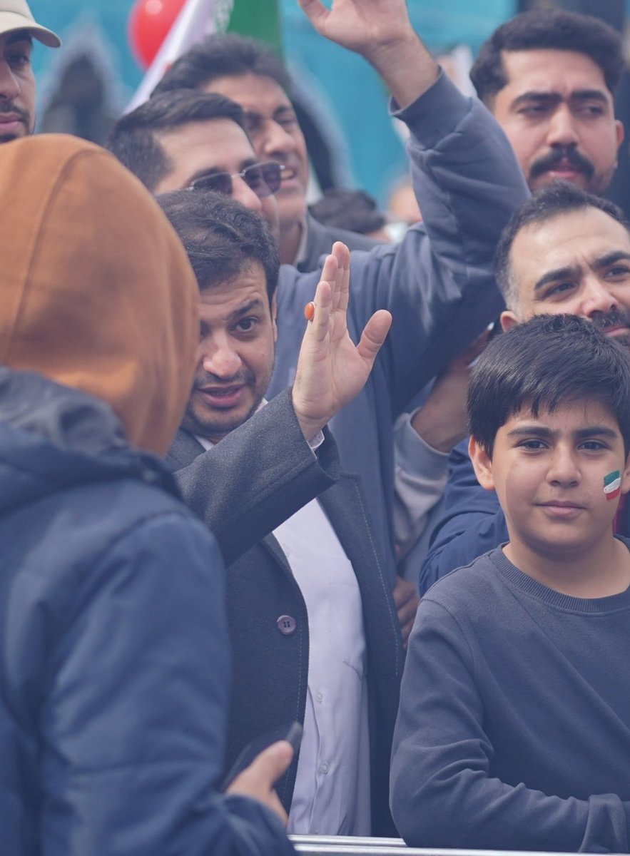 علی اکبریاش بیان منشن بذارن همو فالو کنیم تعادل تایملاینم برگرده✊
هم خودش کارش درسته هم مصافیا💚🔥