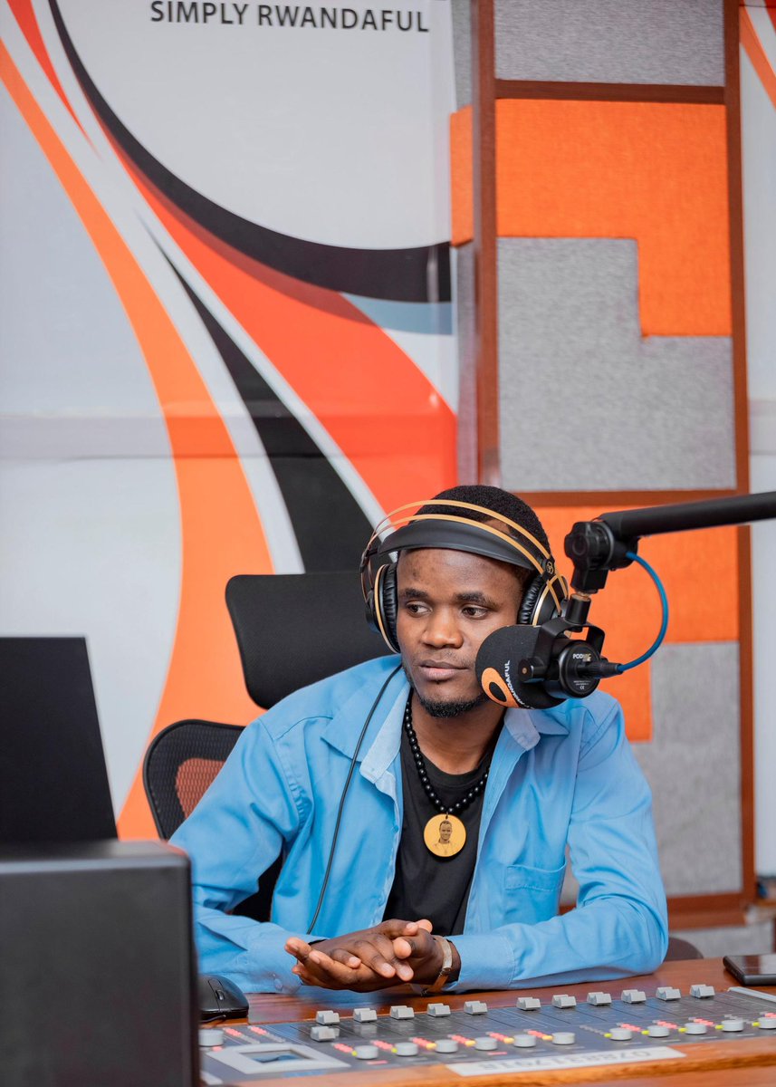 Radiotv10rwanda's tweet photo. #10Zone iri live kuri #Radio10! Turi kubagezaho amakuru yose agezweho mu mikino. 
Shyira urushinge kuri Radio 10 ijwi ryizewe mu mikino. https://t.co/JQ9hbHN4pt