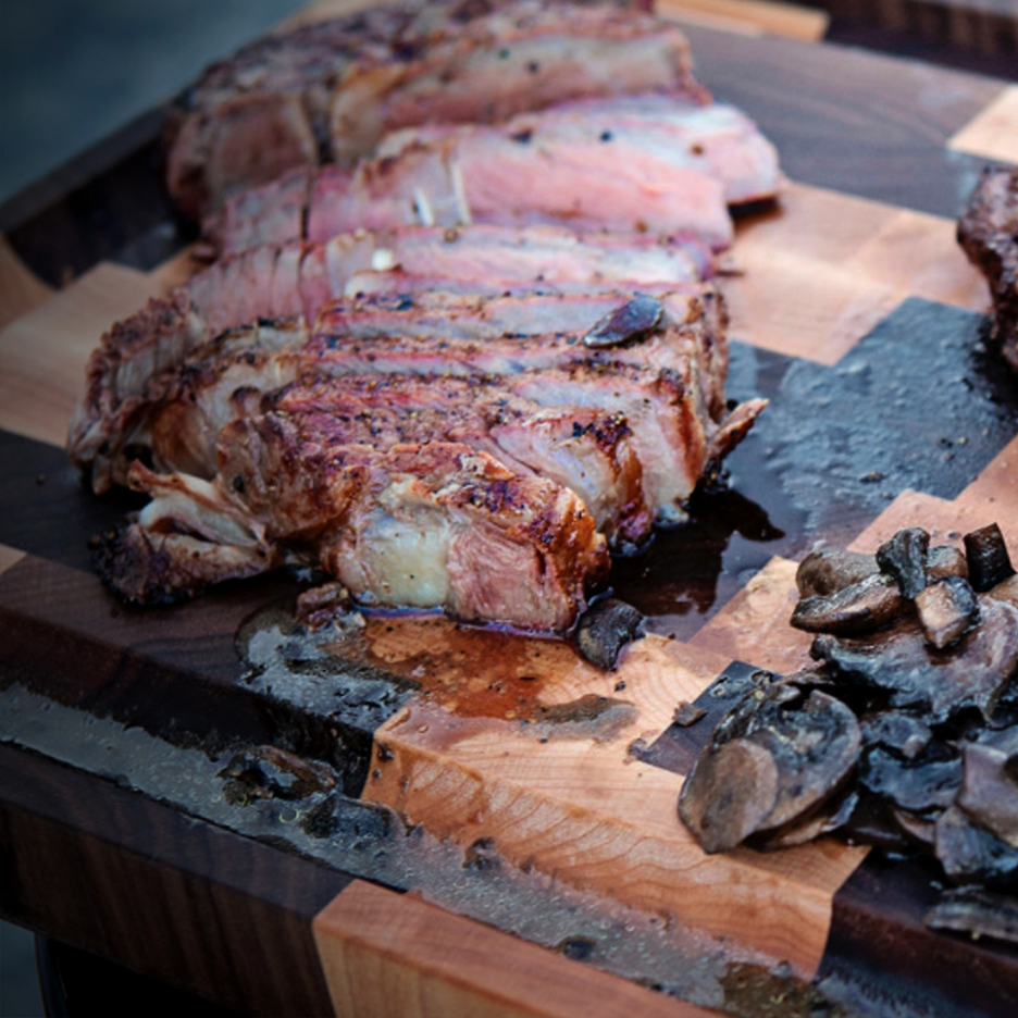 PitBarrelCooker's tweet image. Candlelight is optional.
Perfectly smoked steak is not.
Make it a Valentine’s Day feast to remember. ❤️🥩
#ValentinesDayFeast #PitBarrelCooker #LiveFireCooking #BBQLove #BackyardBBQ