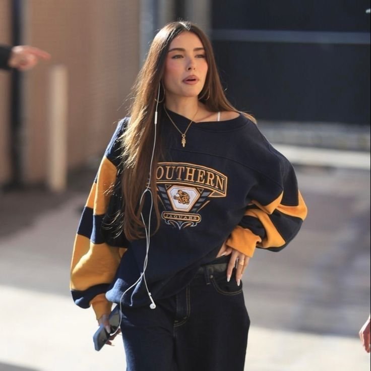 Access Madison Beer tweet media