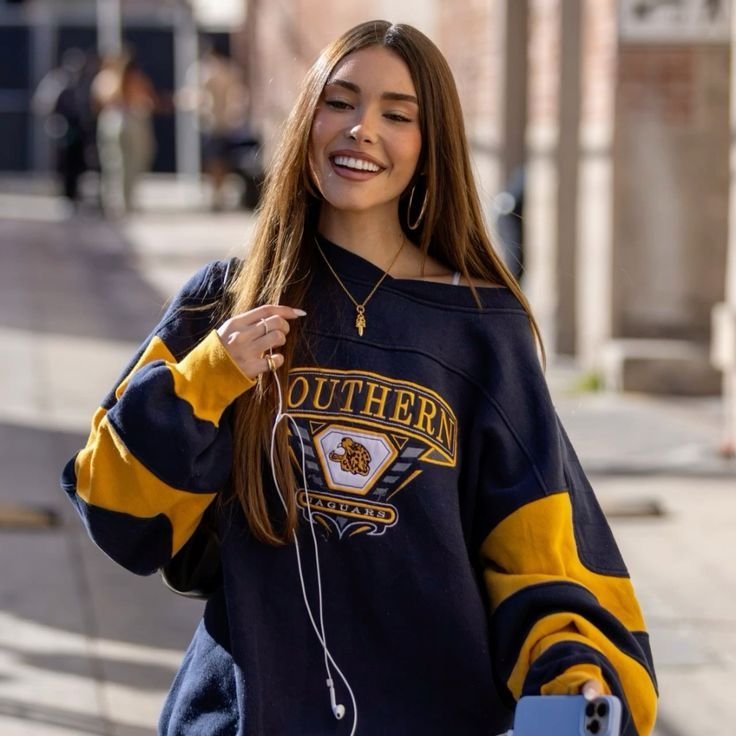 Access Madison Beer tweet media