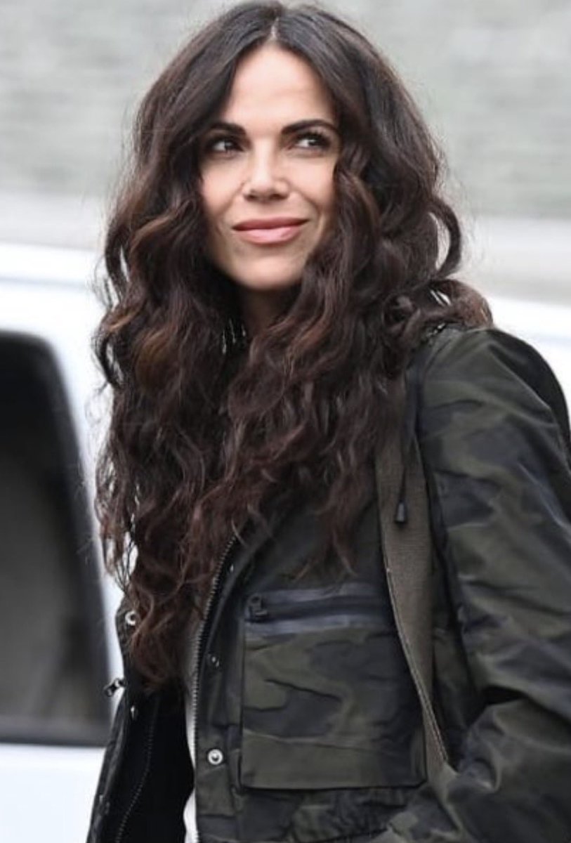ela e o cabelo lindo dela
