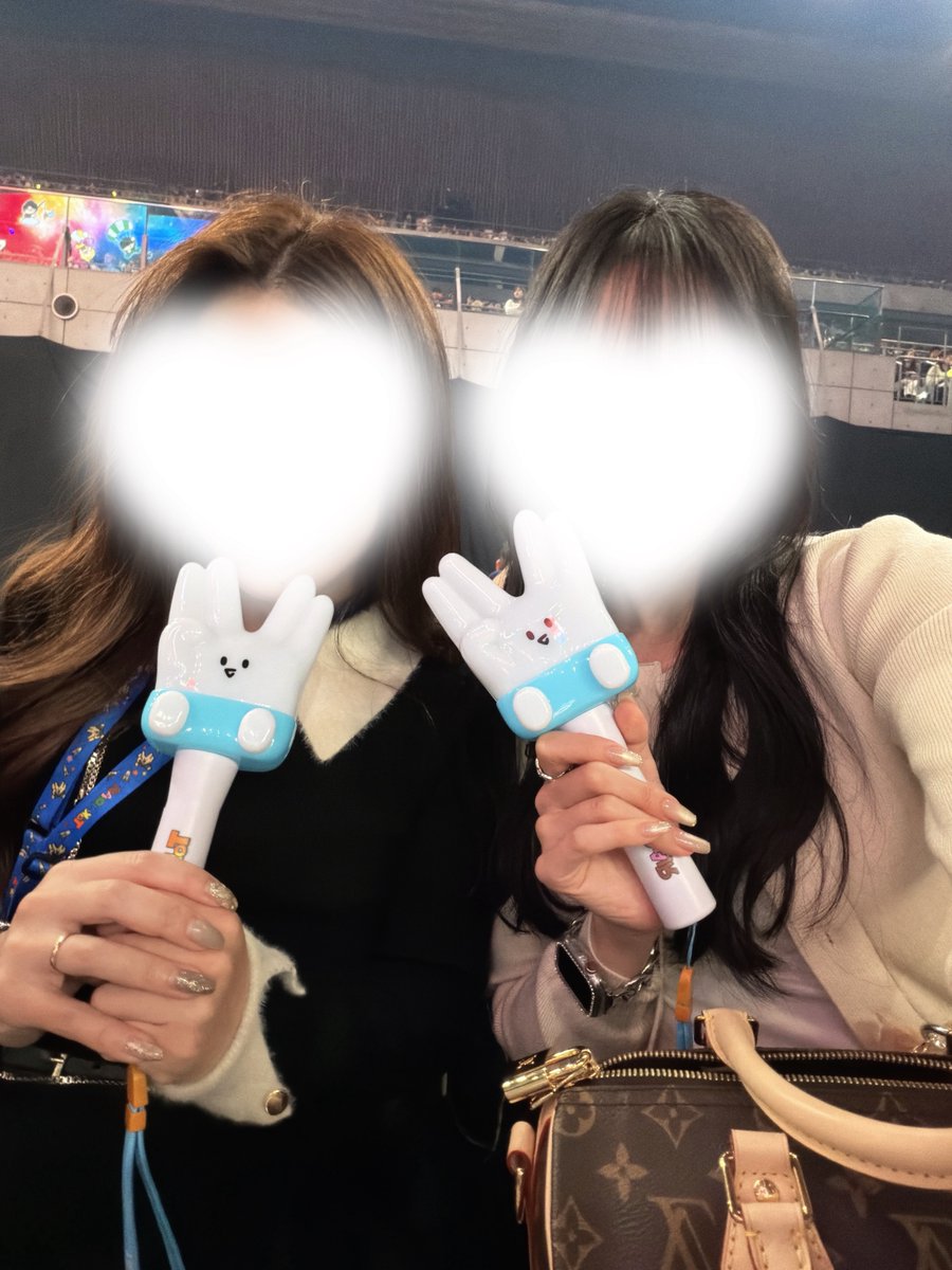 ___820kg's tweet photo. 前回イベ無くなって悲しかったけどこうしてまた来れて最高に楽しかった🥹🫶🏻見たいもの全部見せた気がする🍵生でネタ見れて爆笑して幸せやし、てんぷれ〜と♡の掛け声も普段あんなに声出すことないから最高に楽しかった😂助かったの重低音の地響きもっかい肌で感じたい←
#煮ても東海焼いてもオンエア https://t.co/bm27KKxFNl