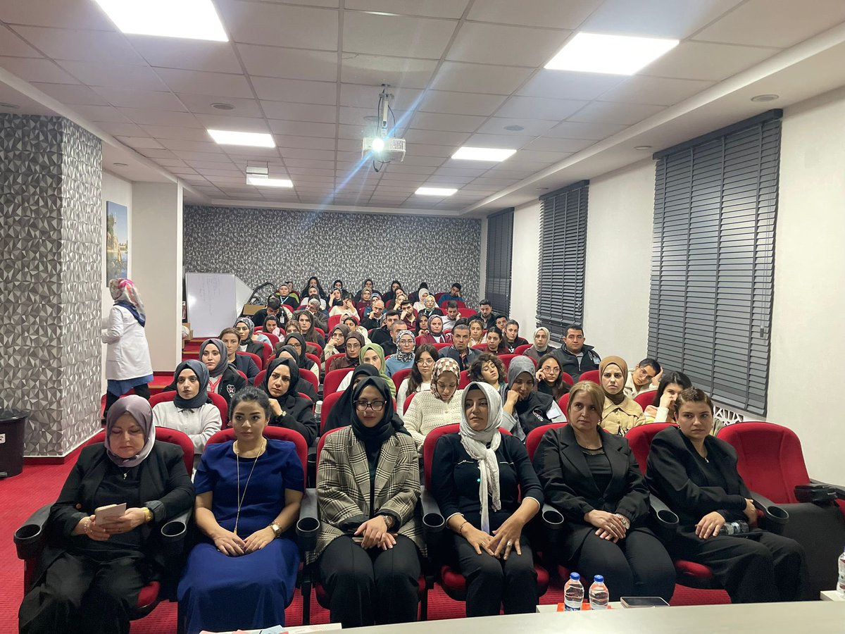 📌 “Güven Toplumunun İnşası: Şiddetin Anatomisi ve Çözüm Yolları” Semineri

Şanlıurfa Balıklıgöl Devlet Hastanemiz personeline yönelik düzenlenen seminerde; şiddetin nedenleri, bireysel ve toplumsal etkileri ile çözüm yolları kapsamlı şekilde ele alınmıştır.
Eğitimcilerimizin