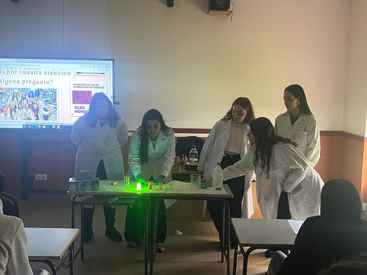 comet_nano's tweet photo. Hoy celebramos el Día Internacional de la Mujer y la Niña en la Ciencia compartiendo lo que más nos gusta: despertar la curiosidad científica en las nuevas generaciones 🔬✨ 👩🏻‍🔬 
La ciencia también es su lugar 💜
#mujeryniñaenlaciencia #niñasenlaciencia #divulgacióncientífica https://t.co/0V1AhiUbJ2