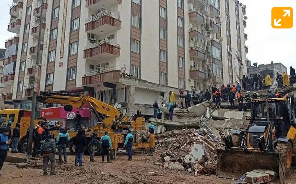 ozlemtasdemir27's tweet photo. Bizim evlatlarımızı bu enkazdan çıkardılar. Siz bizim yerimizde olsaydınız ne yapardınız? #furkanapartmanıiçinadalet #kolonkesmesuçtur @Adaletpesindea https://t.co/tJIGAfQOMY