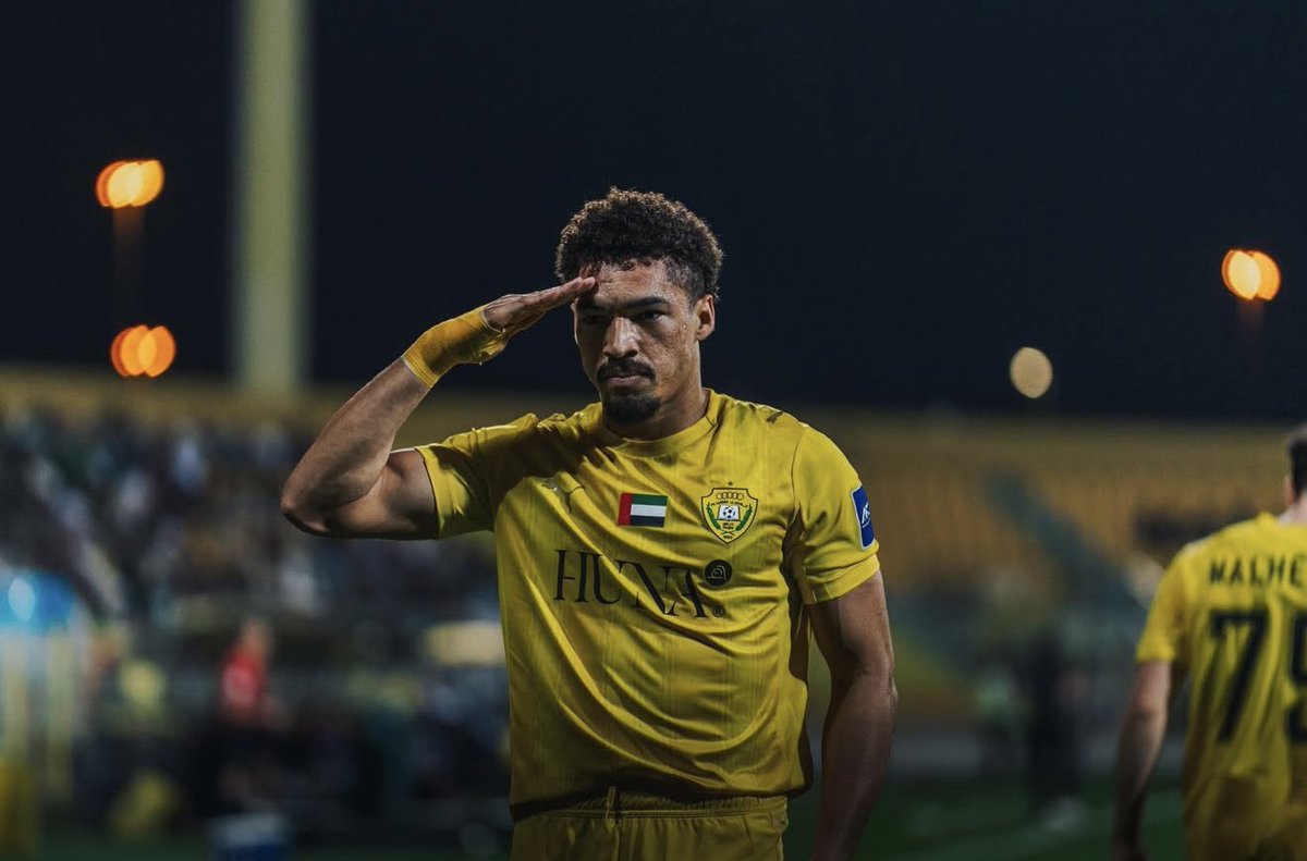 futebol_info's tweet photo. ⚠️ Agora!

Fluminense está interessado no zagueiro Adryelson, ex-Botafogo e atualmente no Al Wasl.

O negócio é considerado difícil, já que o clube dos Emirados Árabes recusou uma proposta de 8 milhões de euros (R$ 50 milhões) da Rússia pelo jogador.

O Al Wasl pede € 10 milhões (R$ 62 milhões).

🗞️ @TNTSportsBR | @alinenastari 
📸 Al Wasl