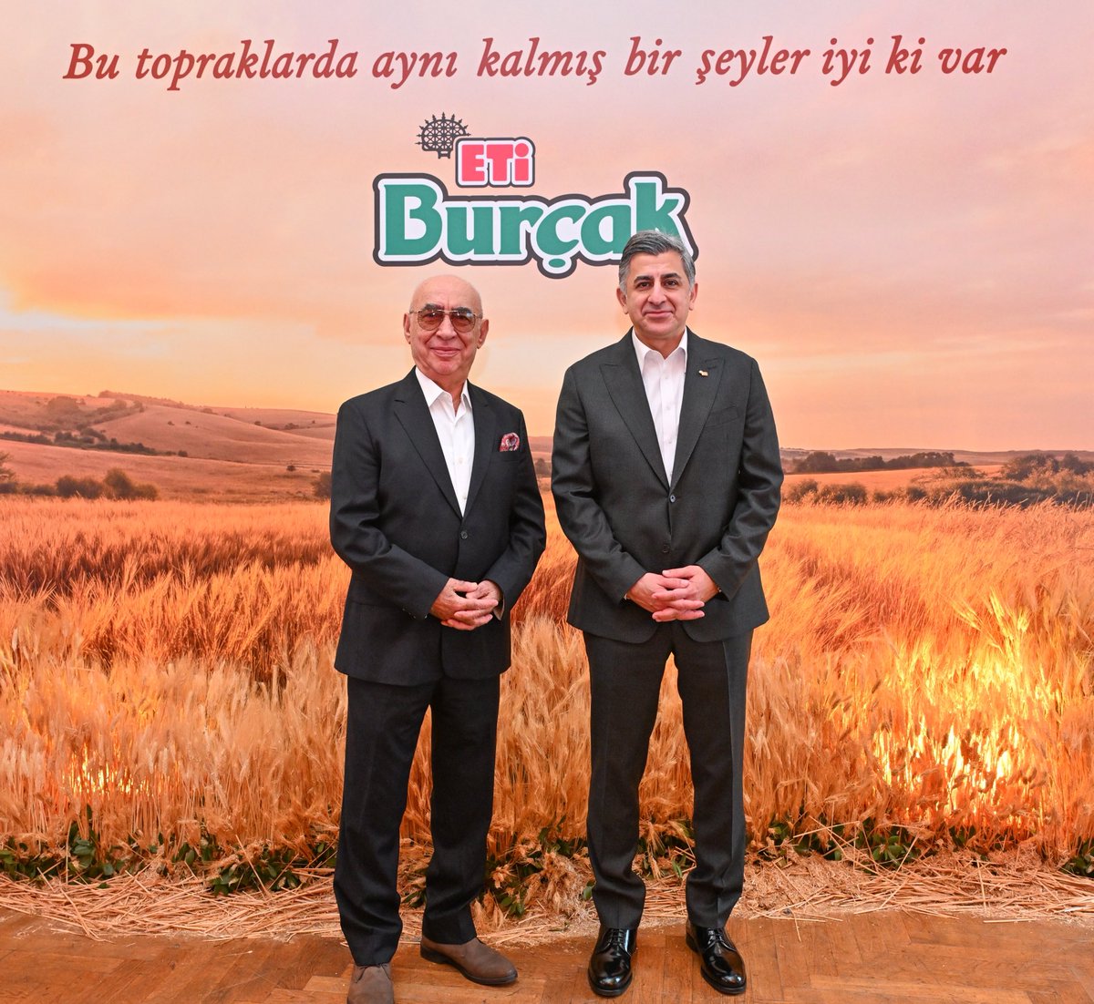 ErcanOz1971's tweet photo. Bu topraklarda aynı kalmış bir şeyler iyi ki var.”

ETİ Burçak, 48 yıldır bu toprakların değerlerinden ilham alıyor.
Dayanışma, paylaşma ve güven… Bizi biz yapan duyguları yeni kampanyamızda, Şener Şen ile birlikte anlattık.

Bizi biz yapan değerleri yaşatmaya devam edeceğiz. https://t.co/CLYUtrIs2k