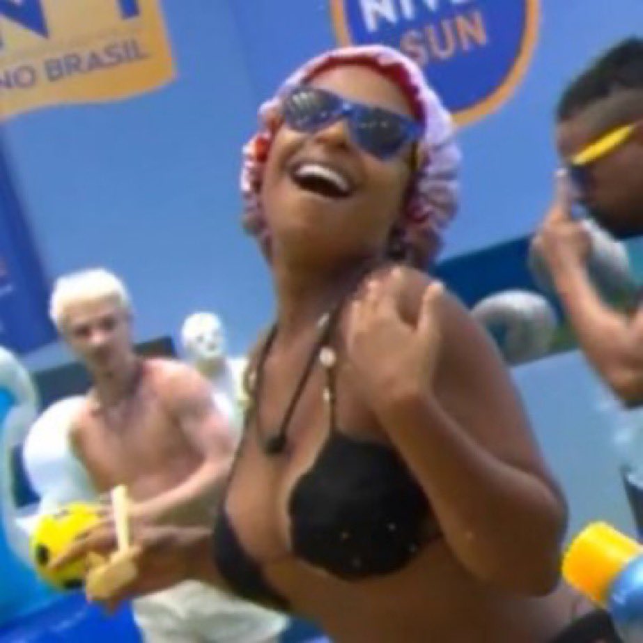 atualização de 1 mês de programa

6 desistências
2 expulsões
2 convulsões
2 desmaios
1 engasgo 
1 assédio
1 bosta na parede
1 mijo no chão
1 dominó derrubado
1 tá com nada
1 feijoada de pinto do capeta
1 roupa feita de pano de chão #BBB26