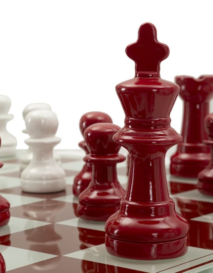 CreativDeco_'s tweet photo. ♟️ Set de șah din sticlă roșu și alb, cu piese lucioase și tablă 61 x 61 x 14 cm. Un obiect statement care transformă fiecare partidă într-un moment de eleganță și stil.

#sah #setdesah #decorlux #colectielimitata #CreativDeco https://t.co/kPAZ51q45e